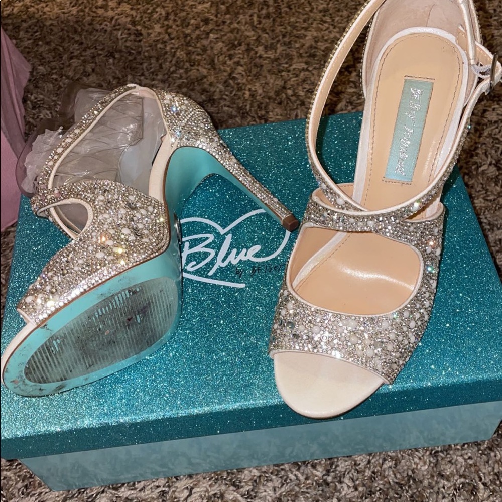 Beautiful Rhinestone Heels 👠 - Picture 8 of 8